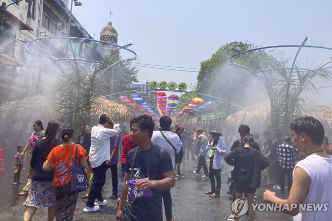 미얀마 신년 물축제